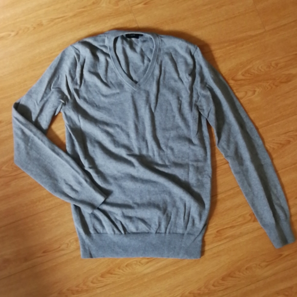 COPY - Grey v-neck sweater J. Crew - Picture 2 of 6